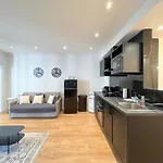 Urban Flat 105 - Haussmann Opera 4 Bedrooms Apartment